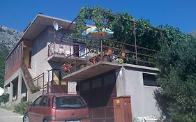 4 Sisters Apartments